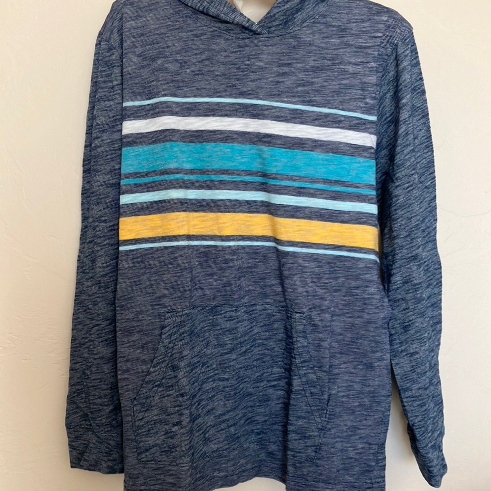 Urban Pipeline along-sleeved Hooded Shirt, Size M.